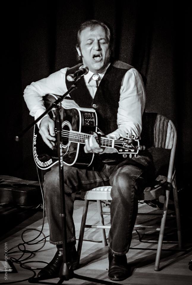 Joe Cerisano acoustic performance, black and white